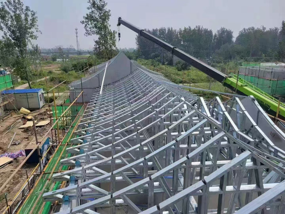 改拆后正在重建的輕鋼別墅