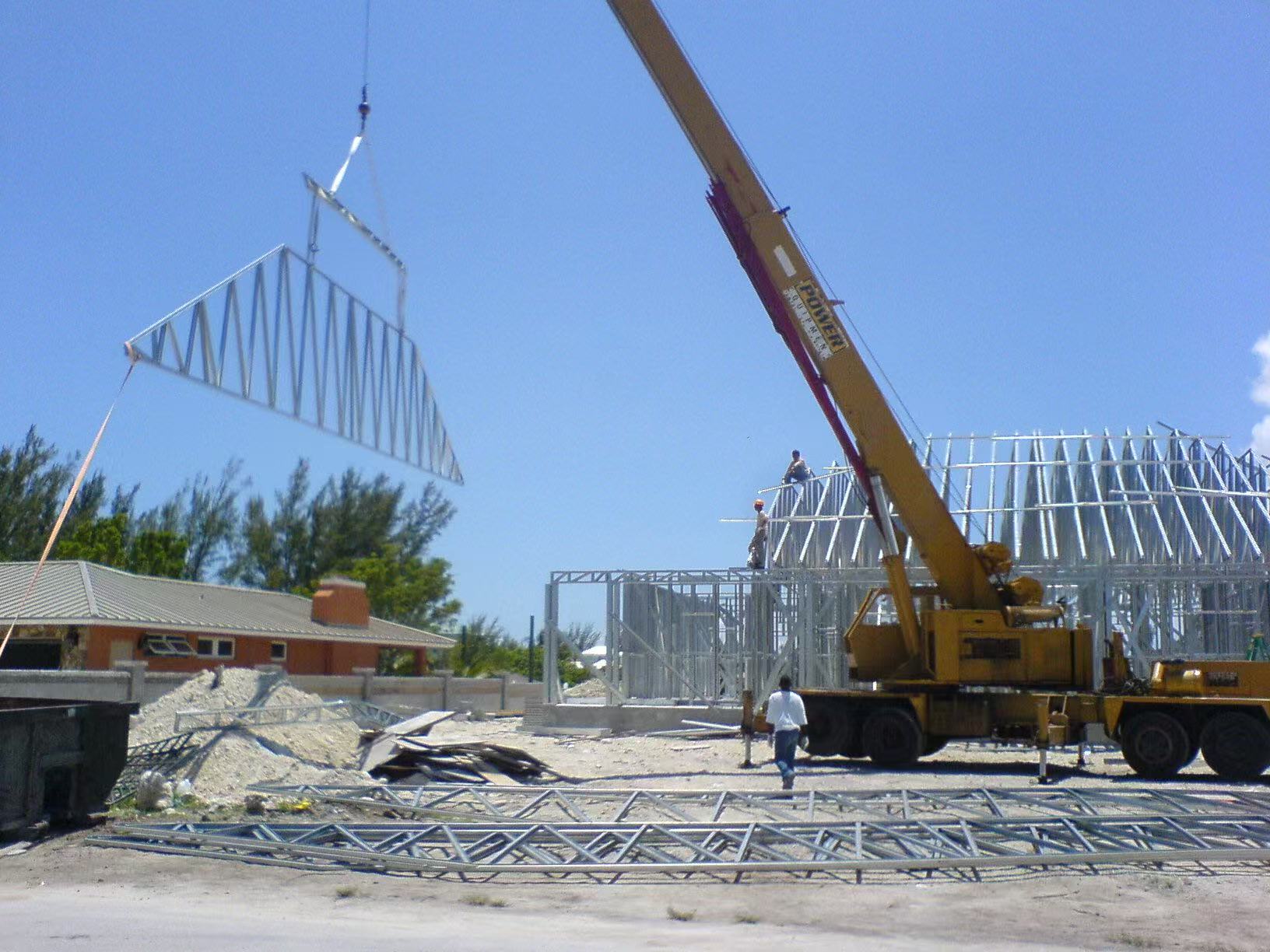 如何控制秋季施工中輕鋼別墅的溫差變形問題？——秋季建房質(zhì)量控制指南